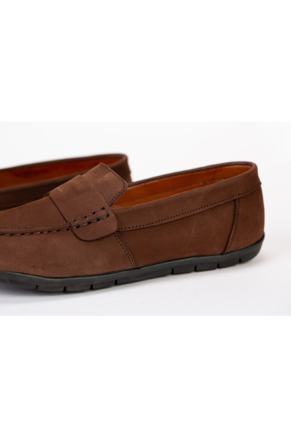 Mens Suede Shoes With A Distinctive Design And High Quality Materials