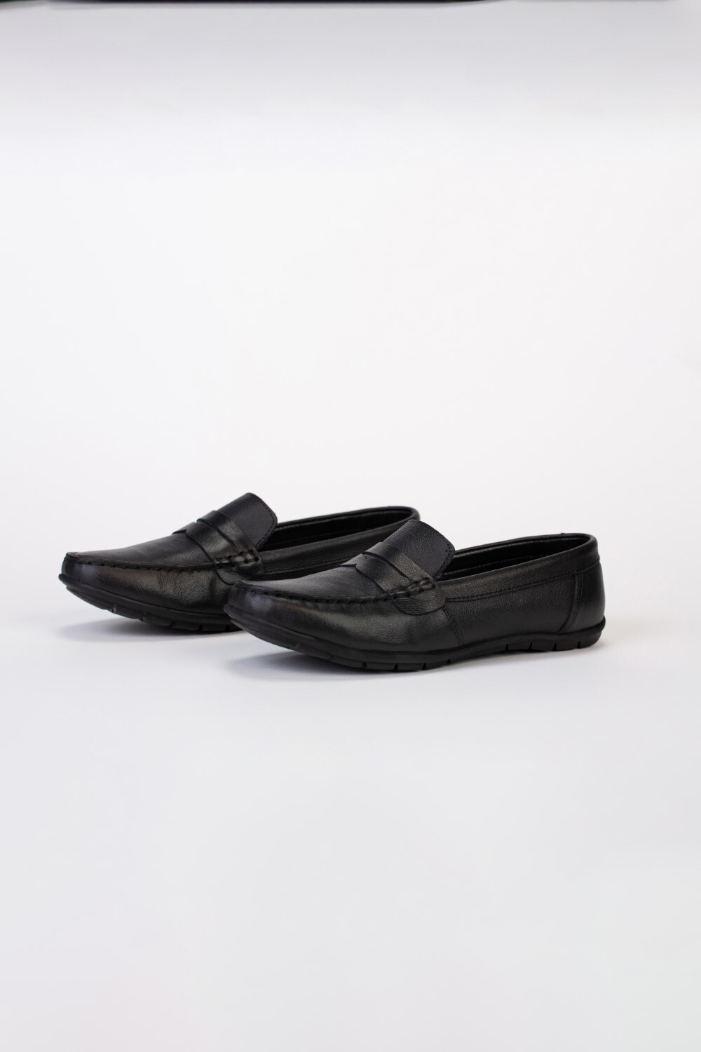 Mens Leather Shoes With High Quality Material And Basic Colors