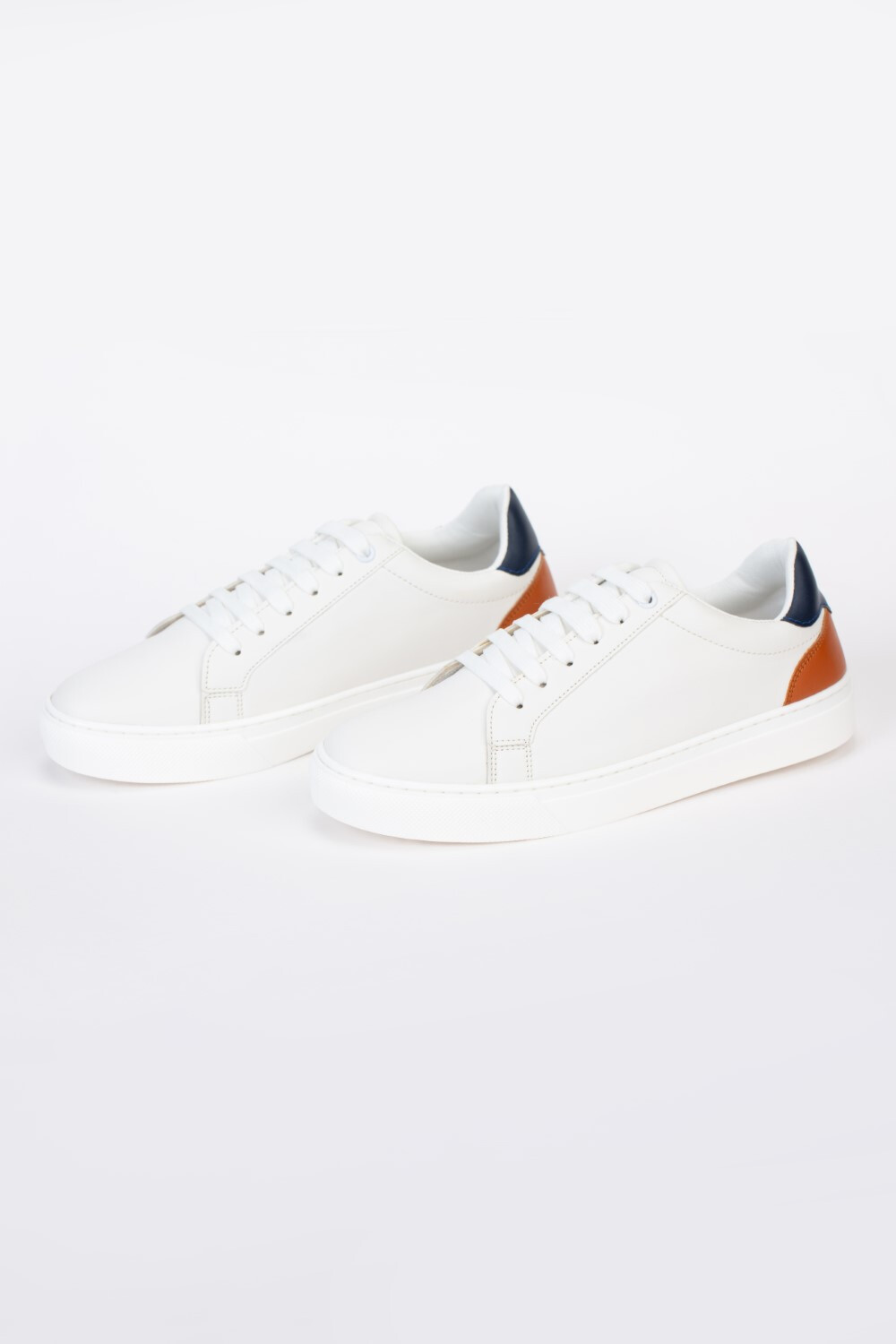 Mens Fashionable Casual Shoes In Havan And White Color
