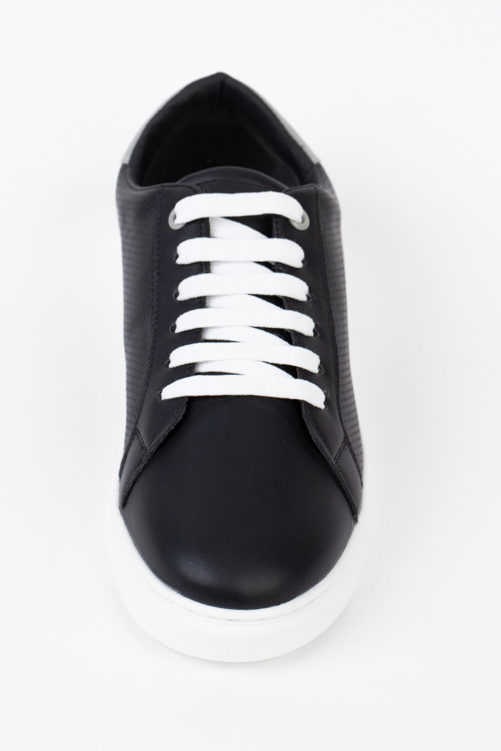 Mens Basic Sneakers Shoes With A Simple Design For Daily Use