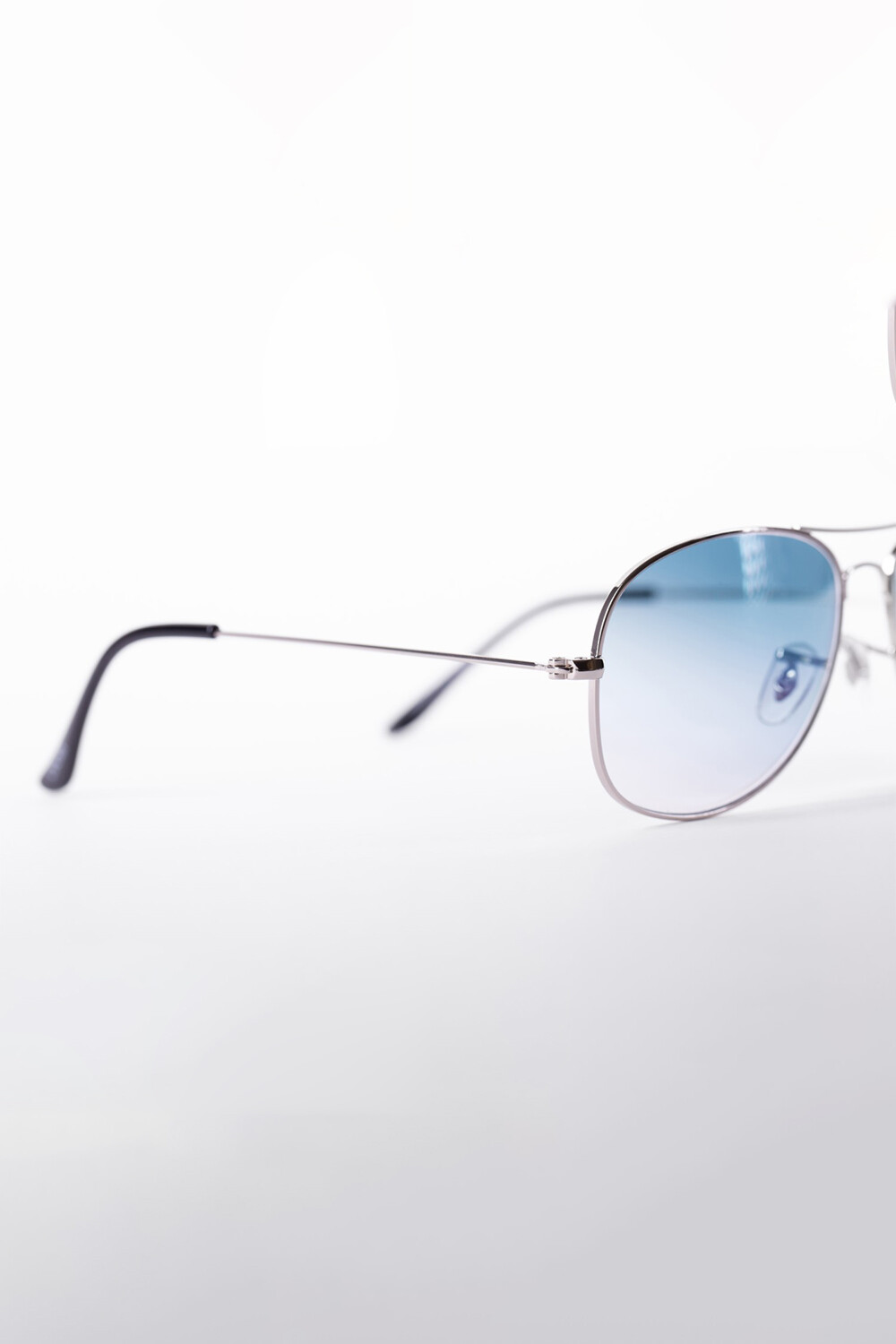 Men's Tomato Sunglasses With A Metal Frame And A Distinctive Modern Design