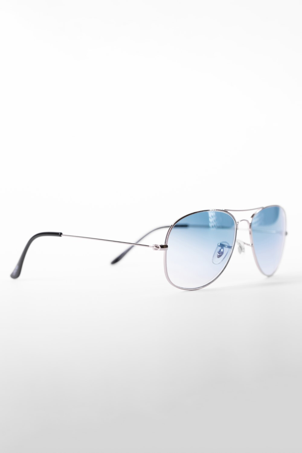 Men's Tomato Sunglasses With A Metal Frame And A Distinctive Modern Design