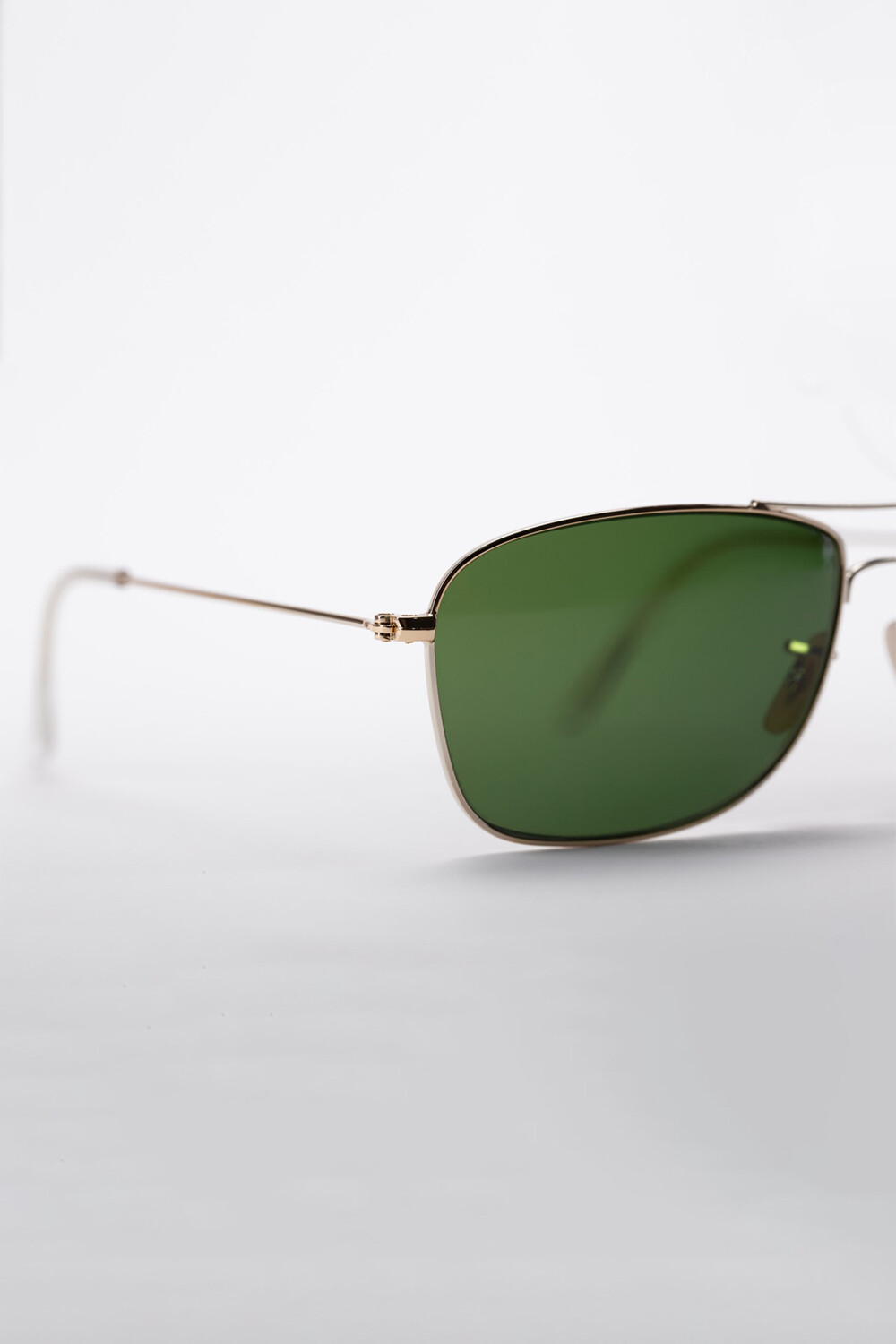 Men's Metal Sunglasses With Basic Frame And High Quality Material