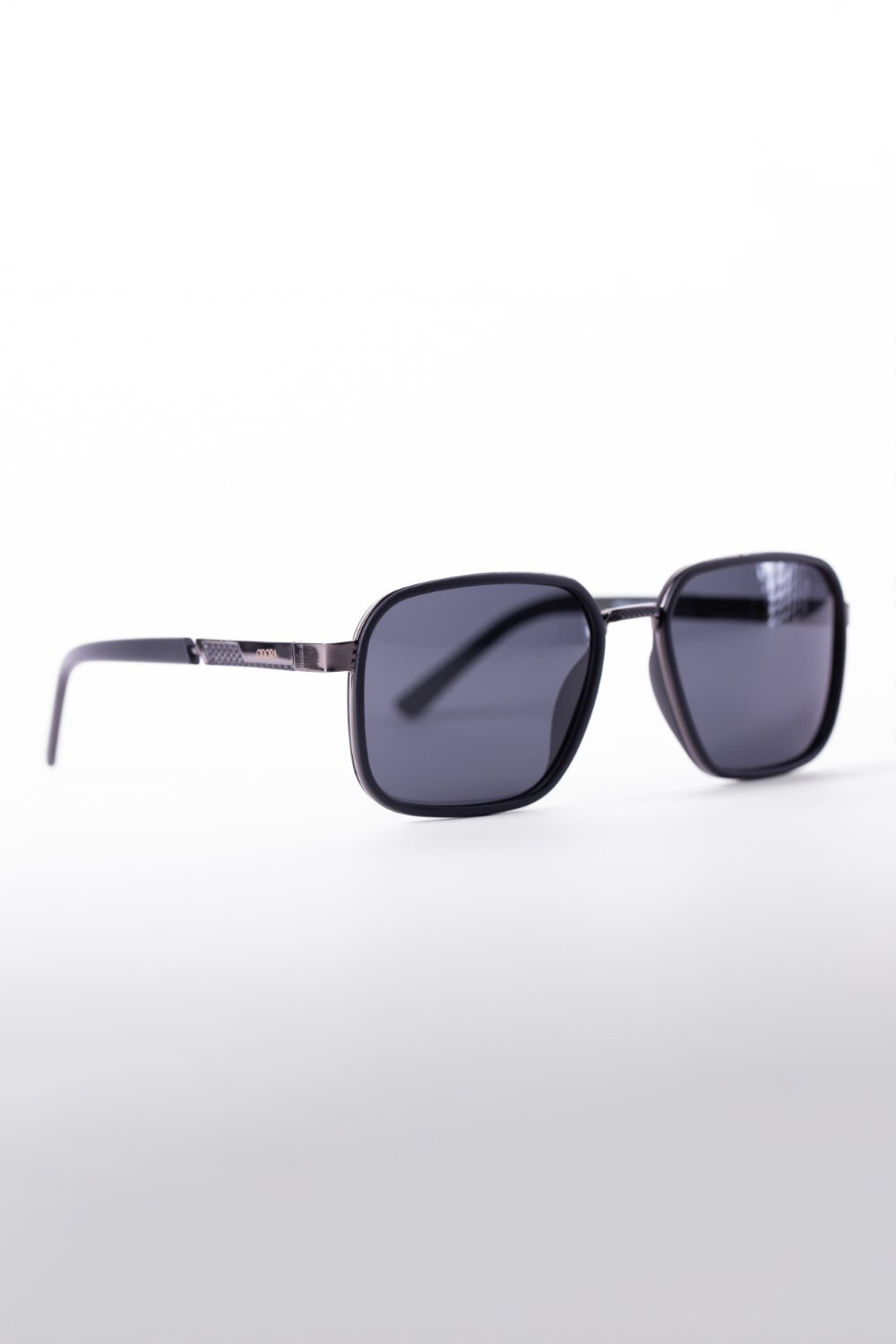 Men's Sunglasses With Distinctive Frames And Luxury Material Ideal For Driving And Outdoor Activities