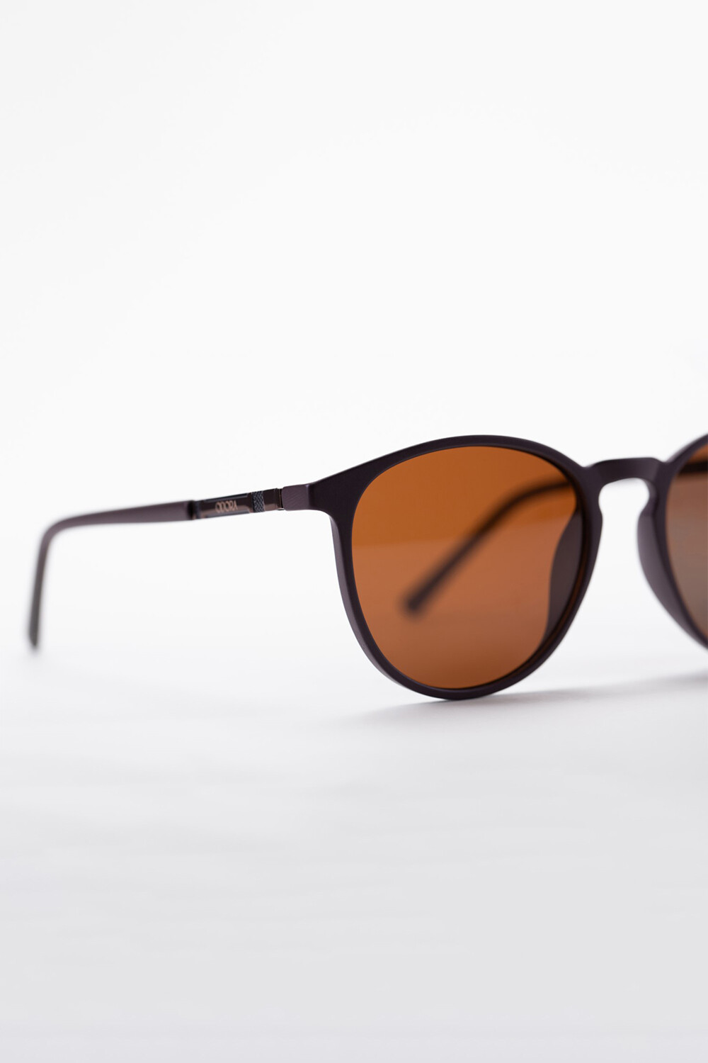 Mens Sunglasses With Round Frame And High Quality Material
