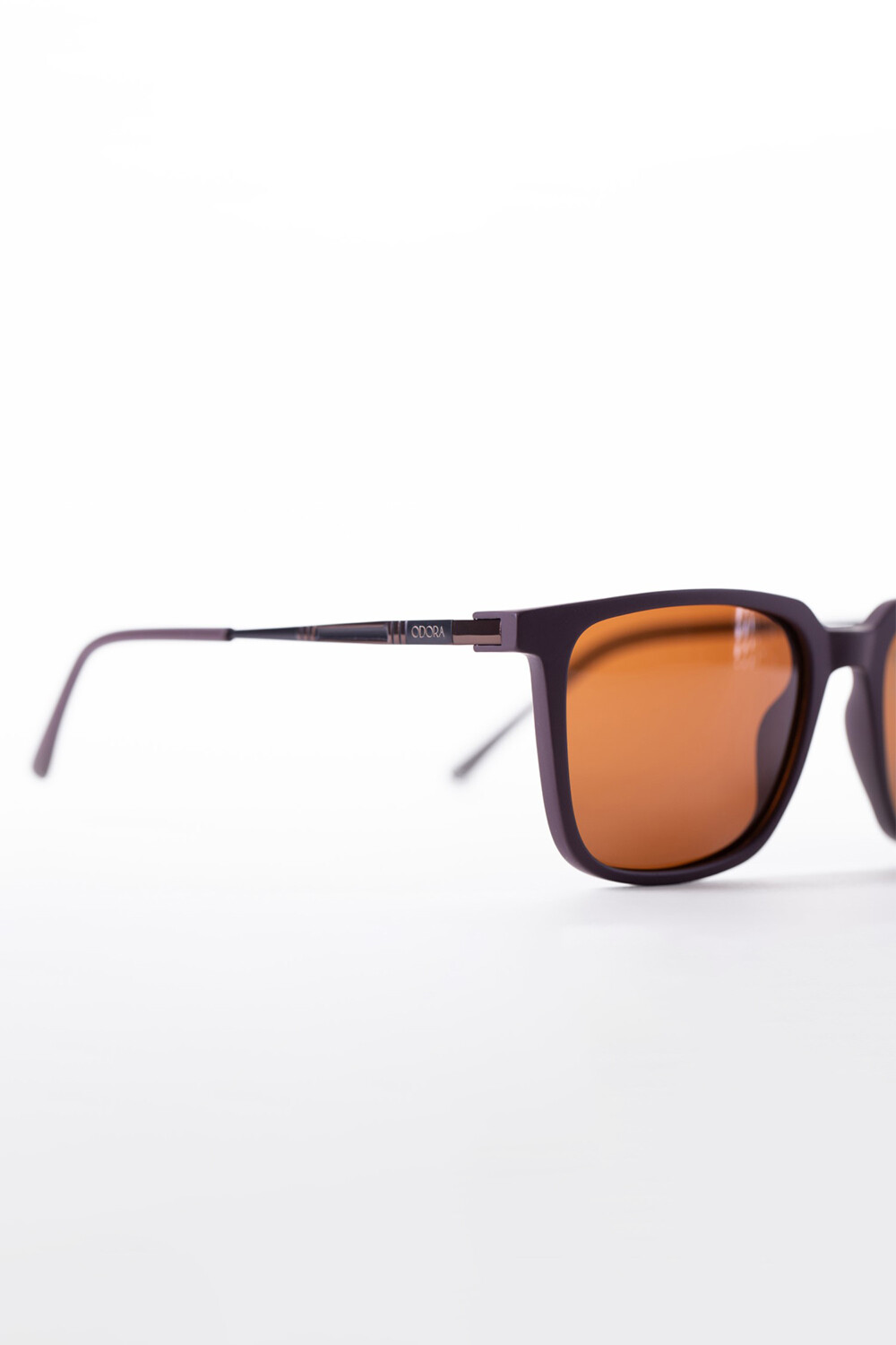 Men's Sunglasses With A Stylish Rectangular Design To Protect Your Vision Clearly