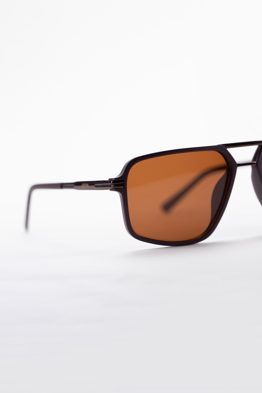 Men's Casual Sunglasses With A Distinctive And Elegant Design