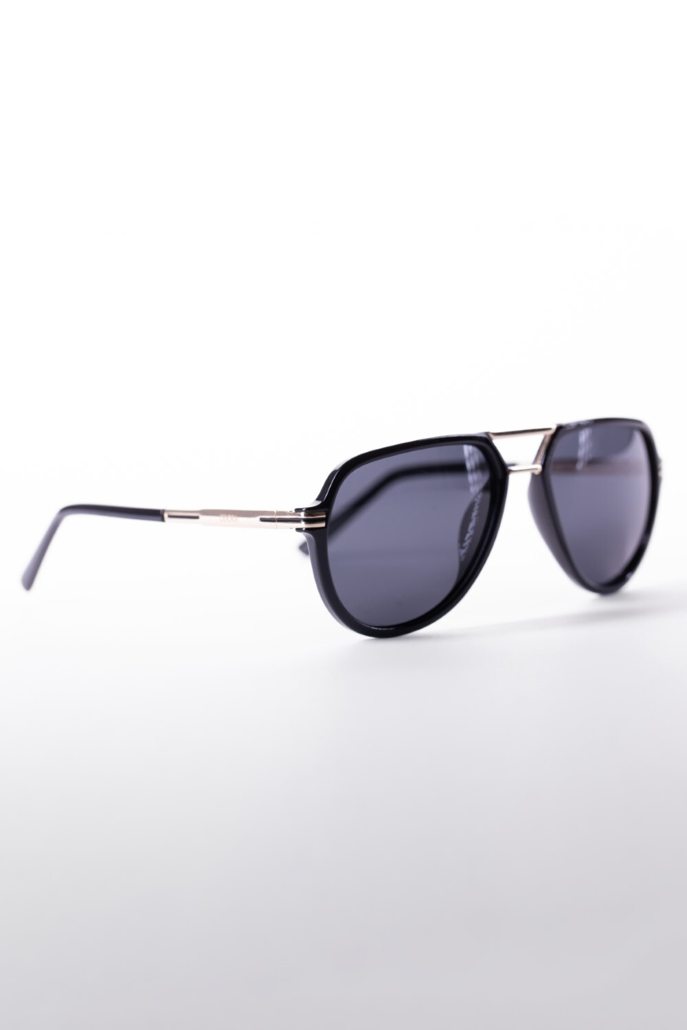 Men's Tomato Casual Sunglasses With An Elegant And Distinctive Design