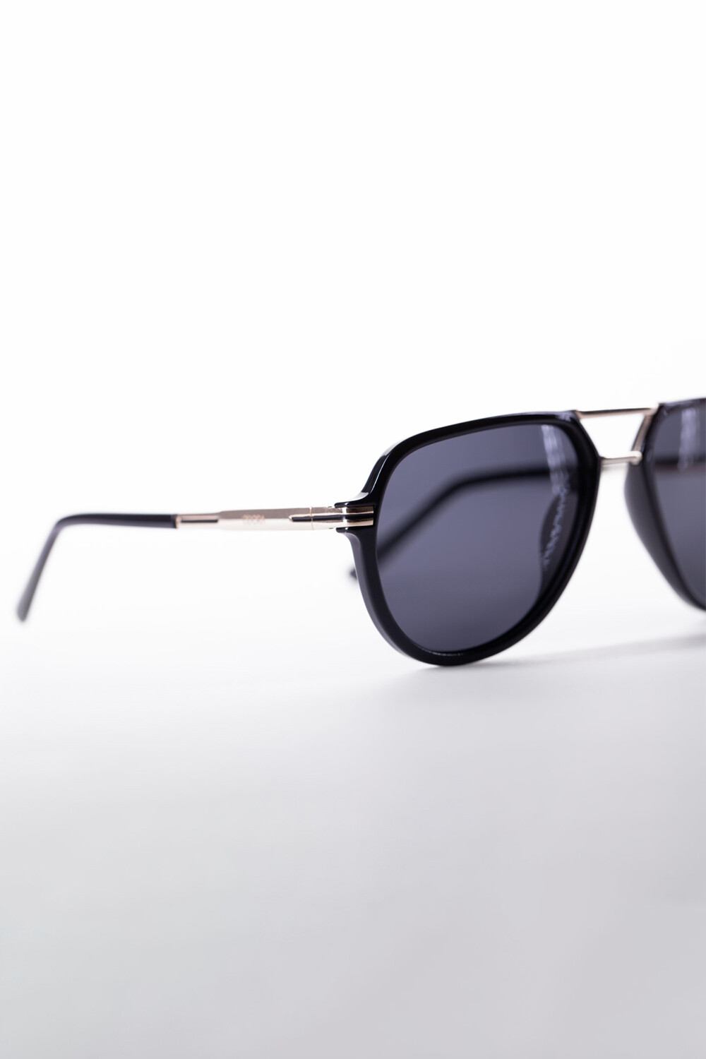 Men's Tomato Casual Sunglasses With An Elegant And Distinctive Design