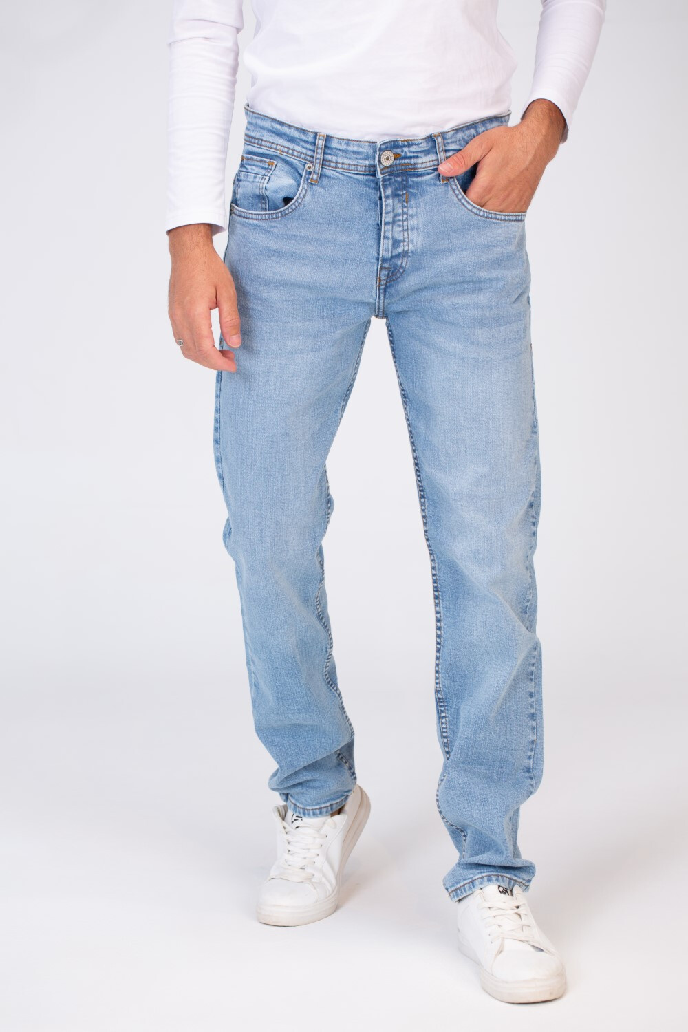 Mens Regular Fit Used Jeans Pants With Five Pockets And Padge Tomato On The Back