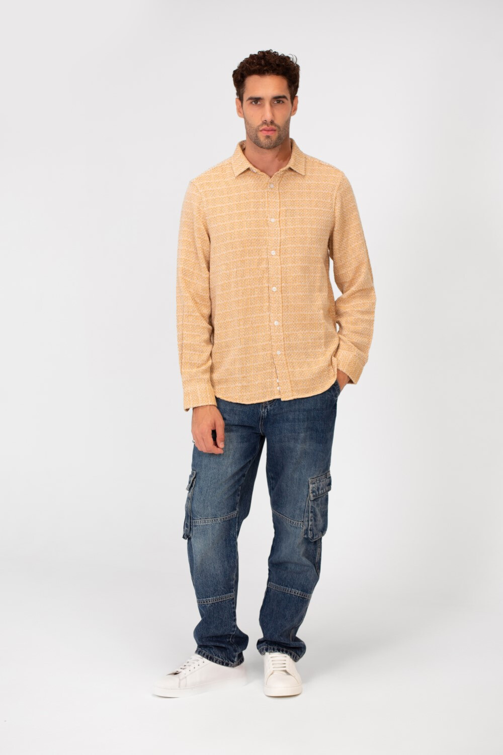 Men's Long Sleeved Slim Fit Check Shirt With A Collar And Full Button Closure