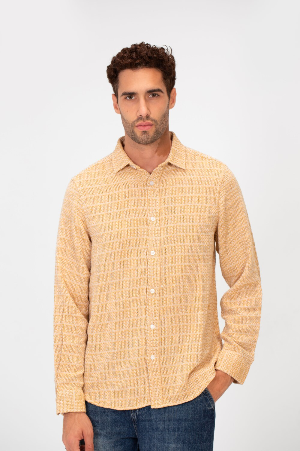 Men's Long Sleeved Slim Fit Check Shirt With A Collar And Full Button Closure