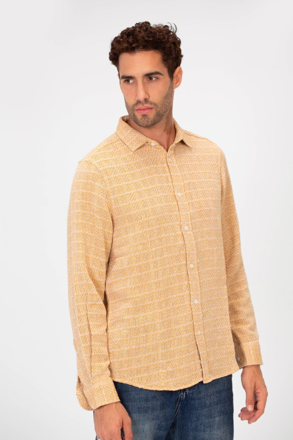 Men's Long Sleeved Slim Fit Check Shirt With A Collar And Full Button Closure