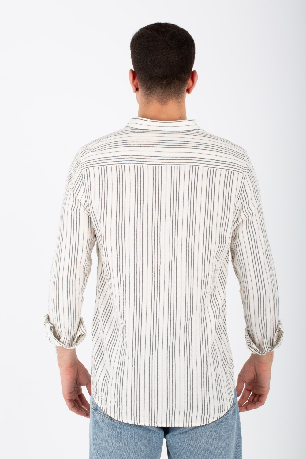 Mens Slim Fit Shirt With Front Pockets And Long Sleeves