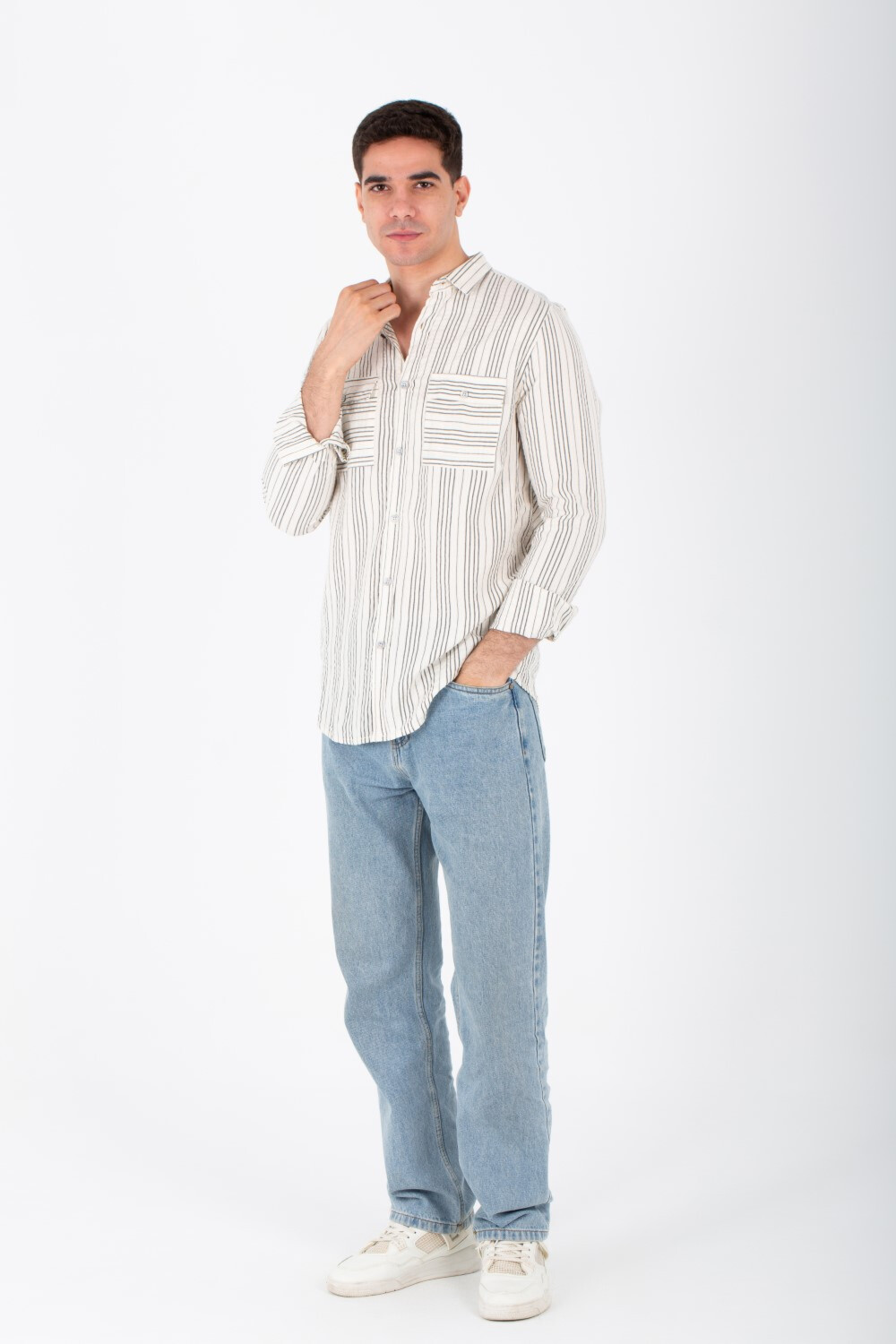 Mens Slim Fit Shirt With Front Pockets And Long Sleeves