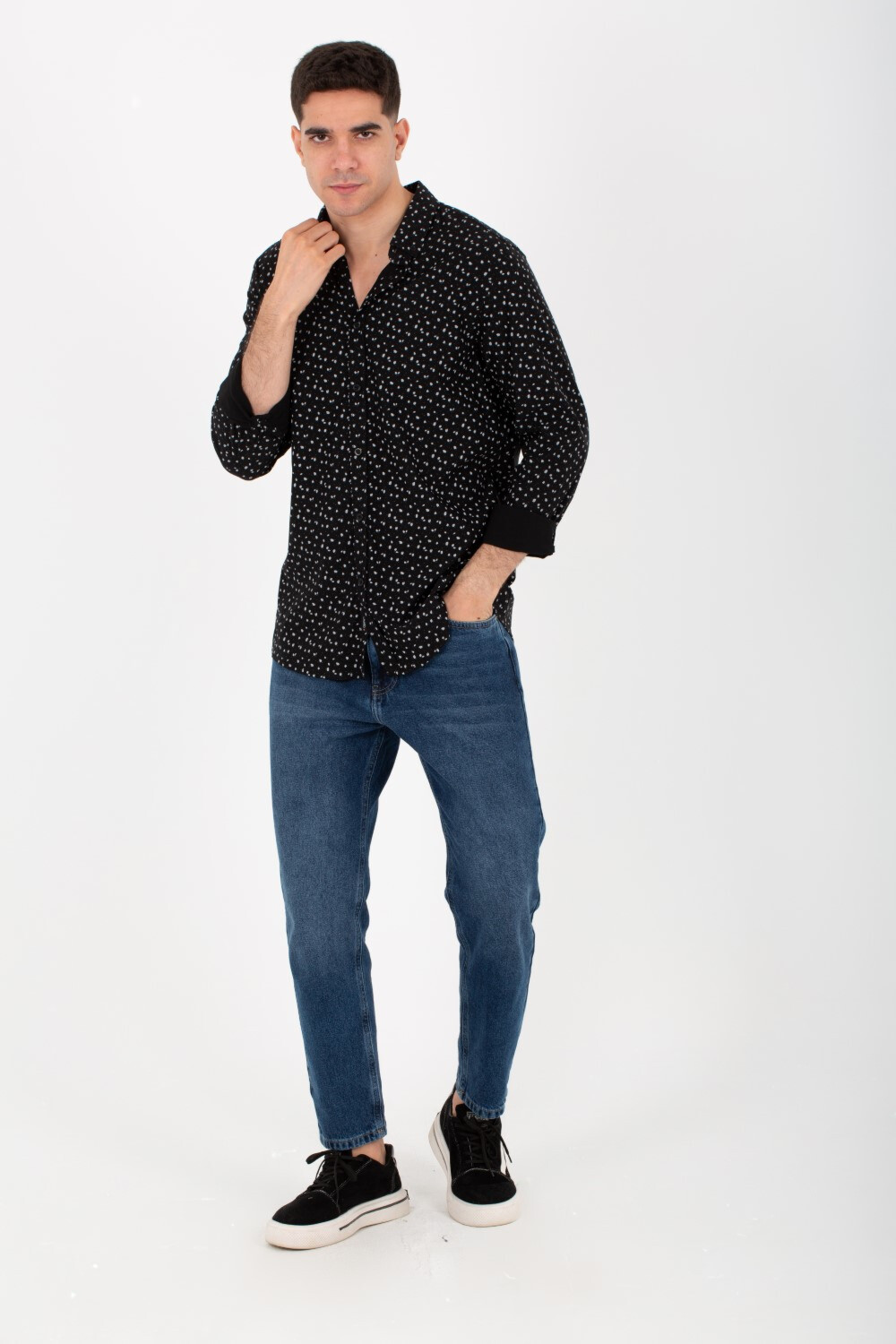 Mens Dotted Slim Fit Poplin Shirt With Long Sleeves And Collar