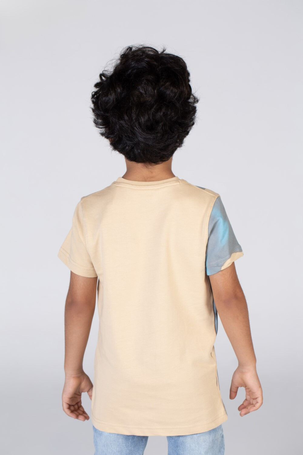 Boys Round Neck Short Sleeves T-shirt With Half Print