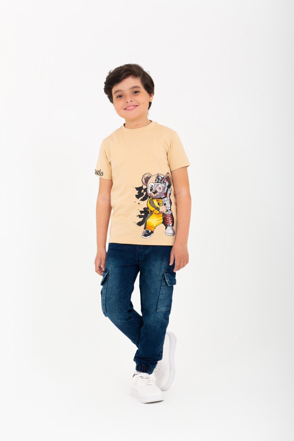 Boys' half-sleeved T-shirt made of soft cotton with a round neck and a distinctive front print