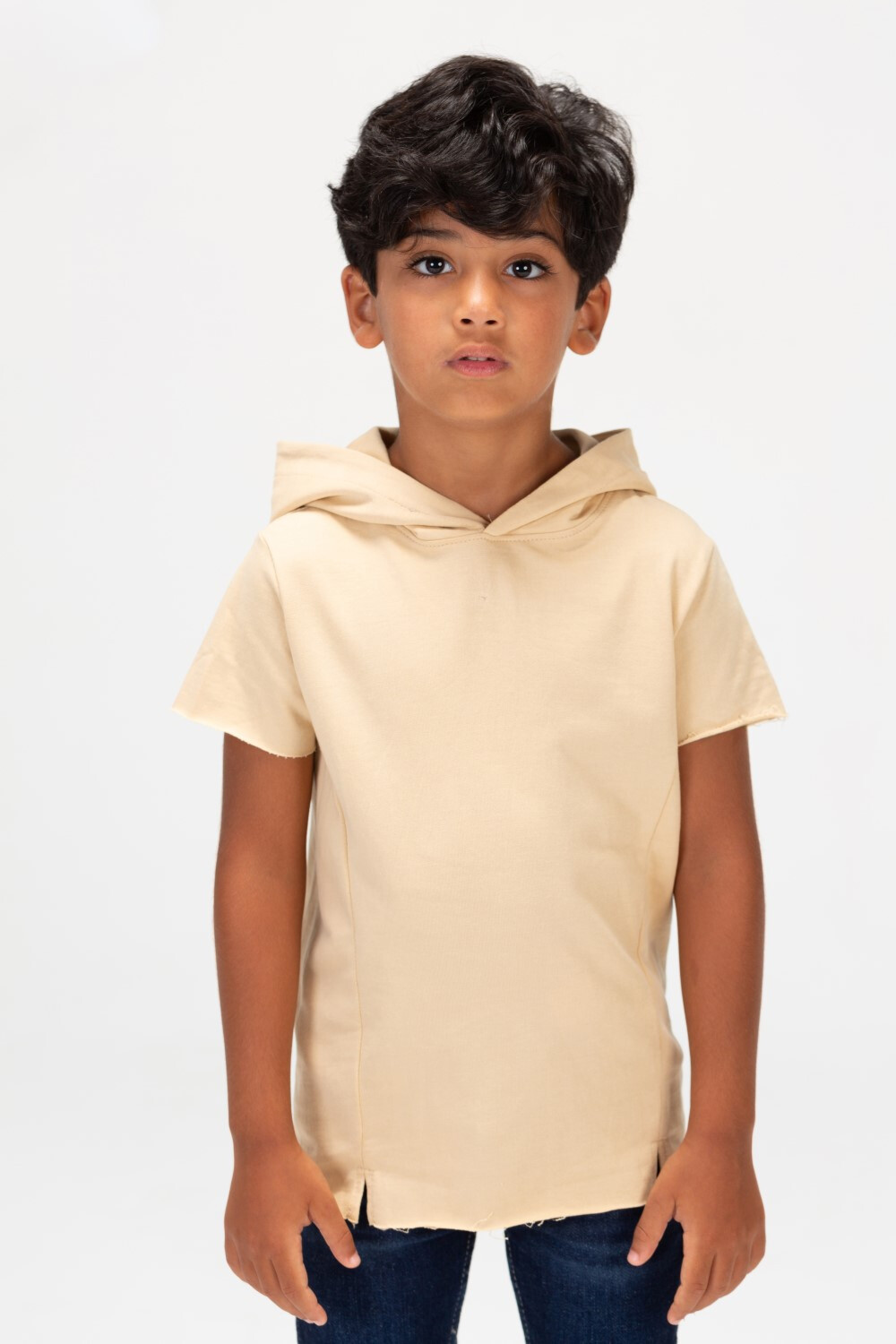 Boys Round Basic T-Shirt With Short Sleeves And A Capishu In Comfortable Summer Material