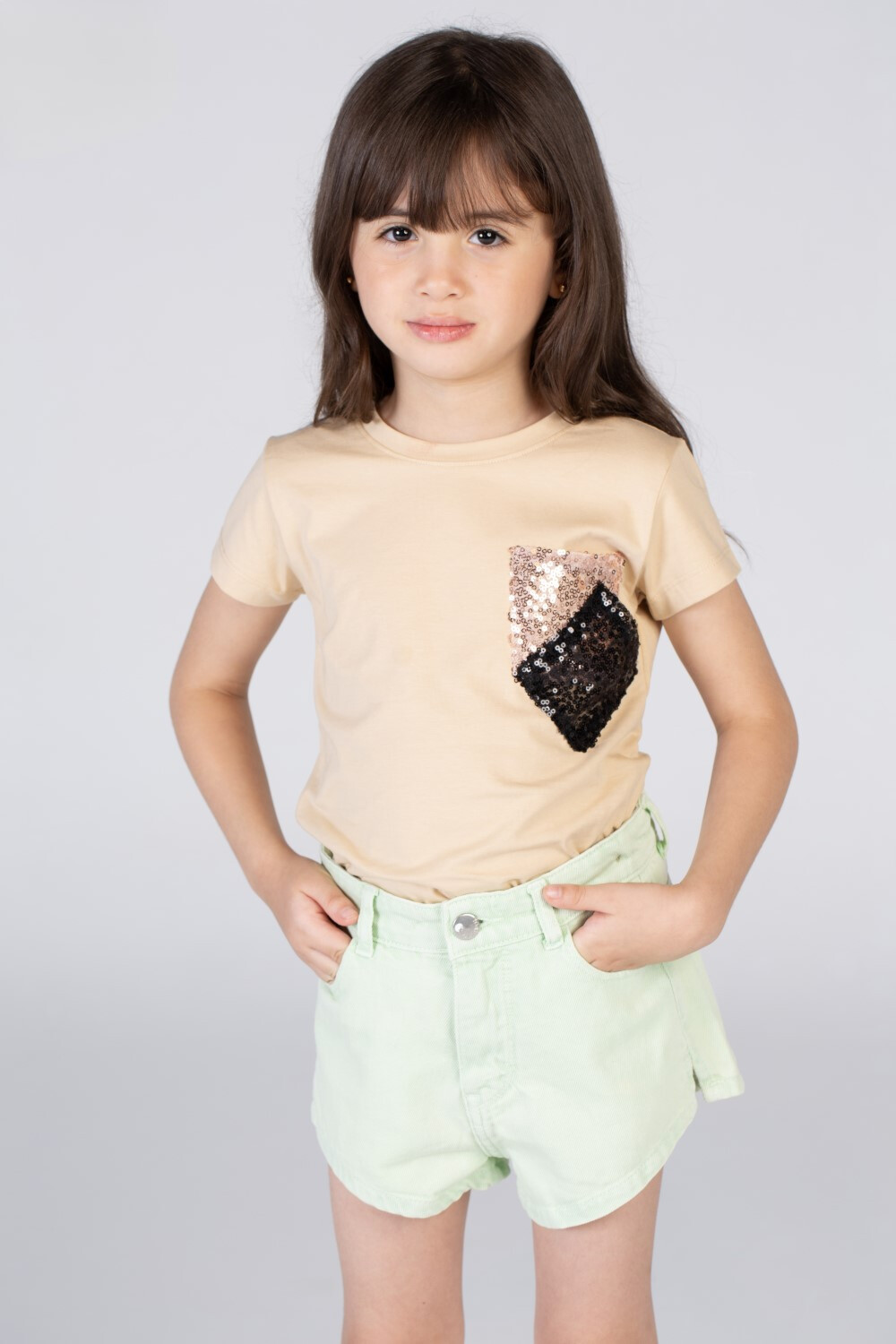 Girls Round Neck Short Sleeves T-shirt With A Distinctive Design On The Front