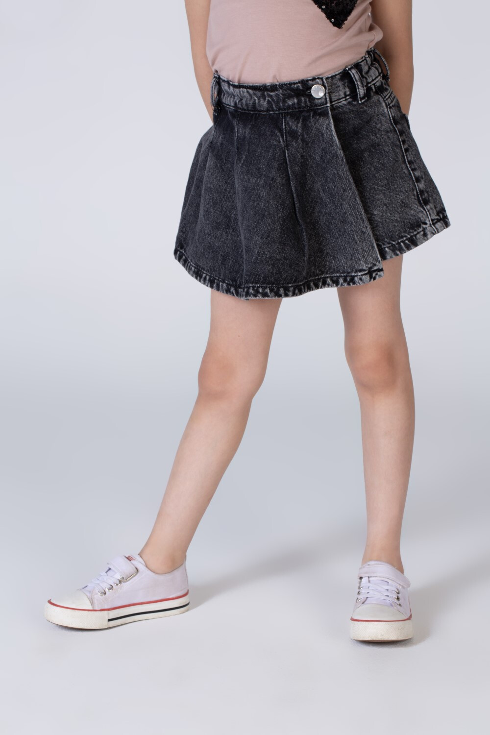 Girls Short Slouchy Casual With A Trendy Cut
