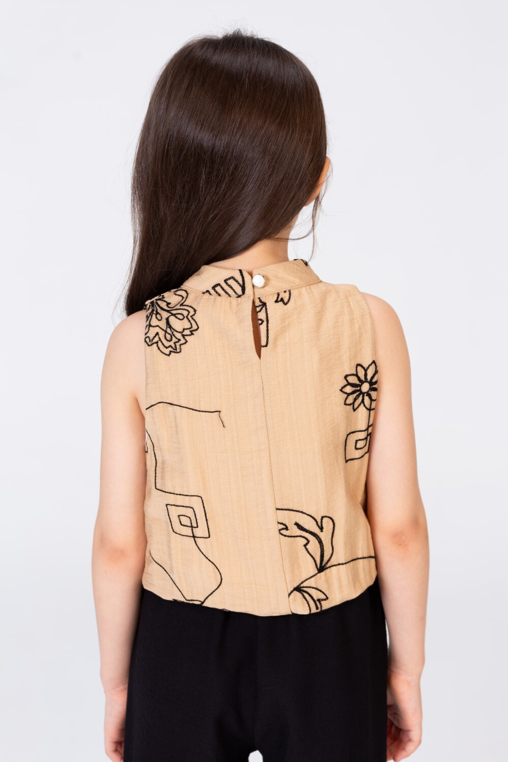 Girls Cut Outfit With Distinctive Print And Details