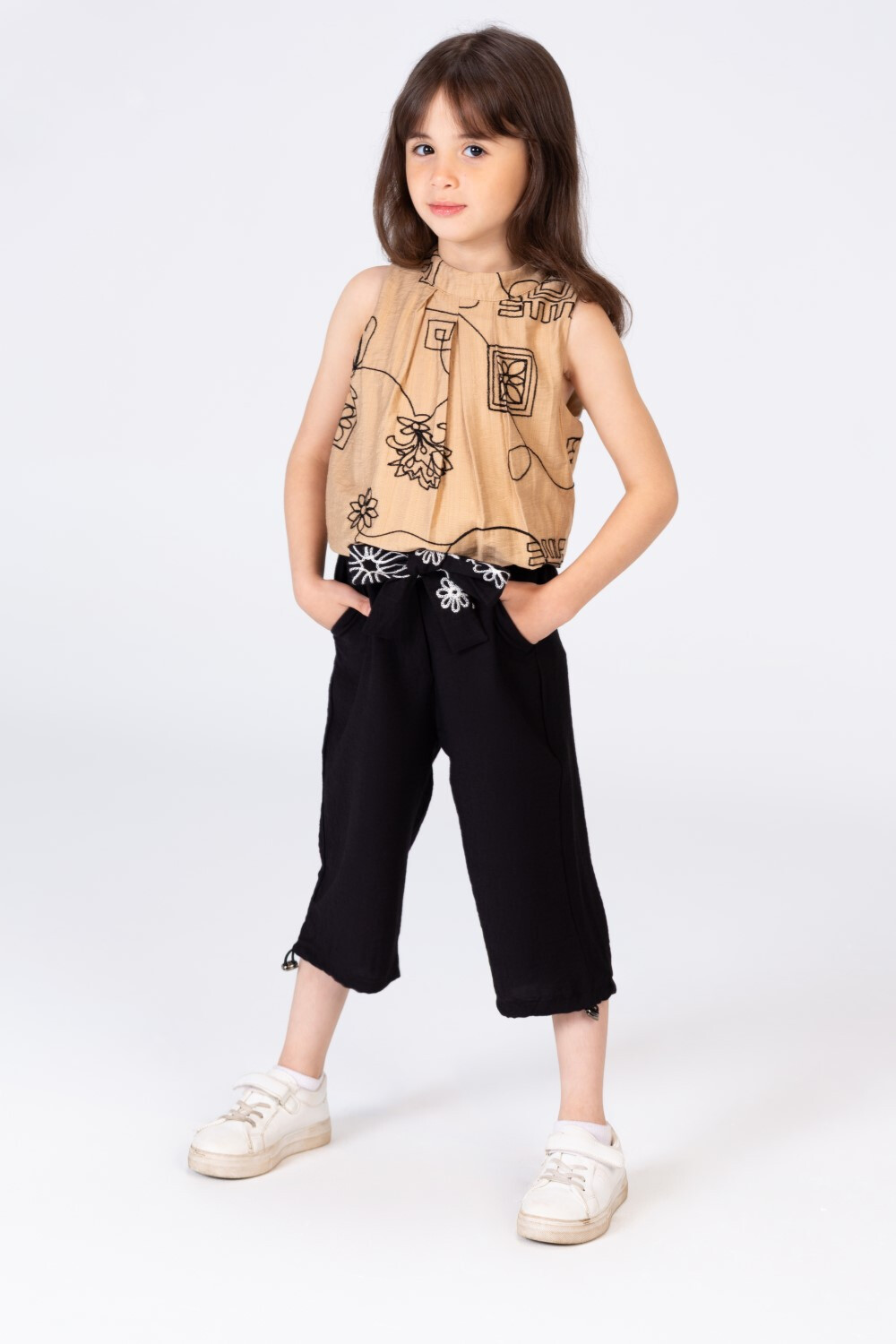 Girls Cut Outfit With Distinctive Print And Details