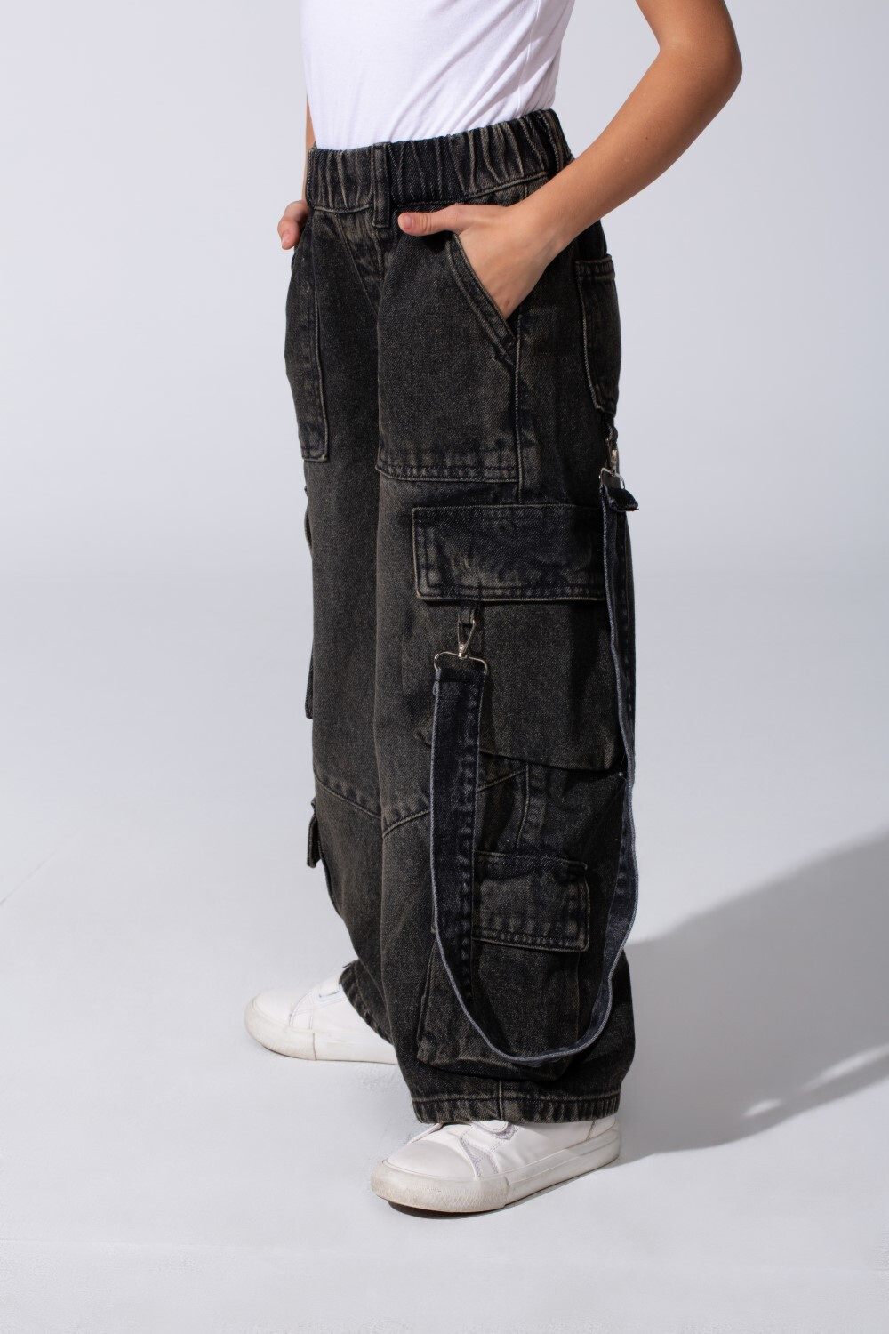 Girl's Cargo Jeans Pants With An Elastic Waistband And Modern Side Pockets