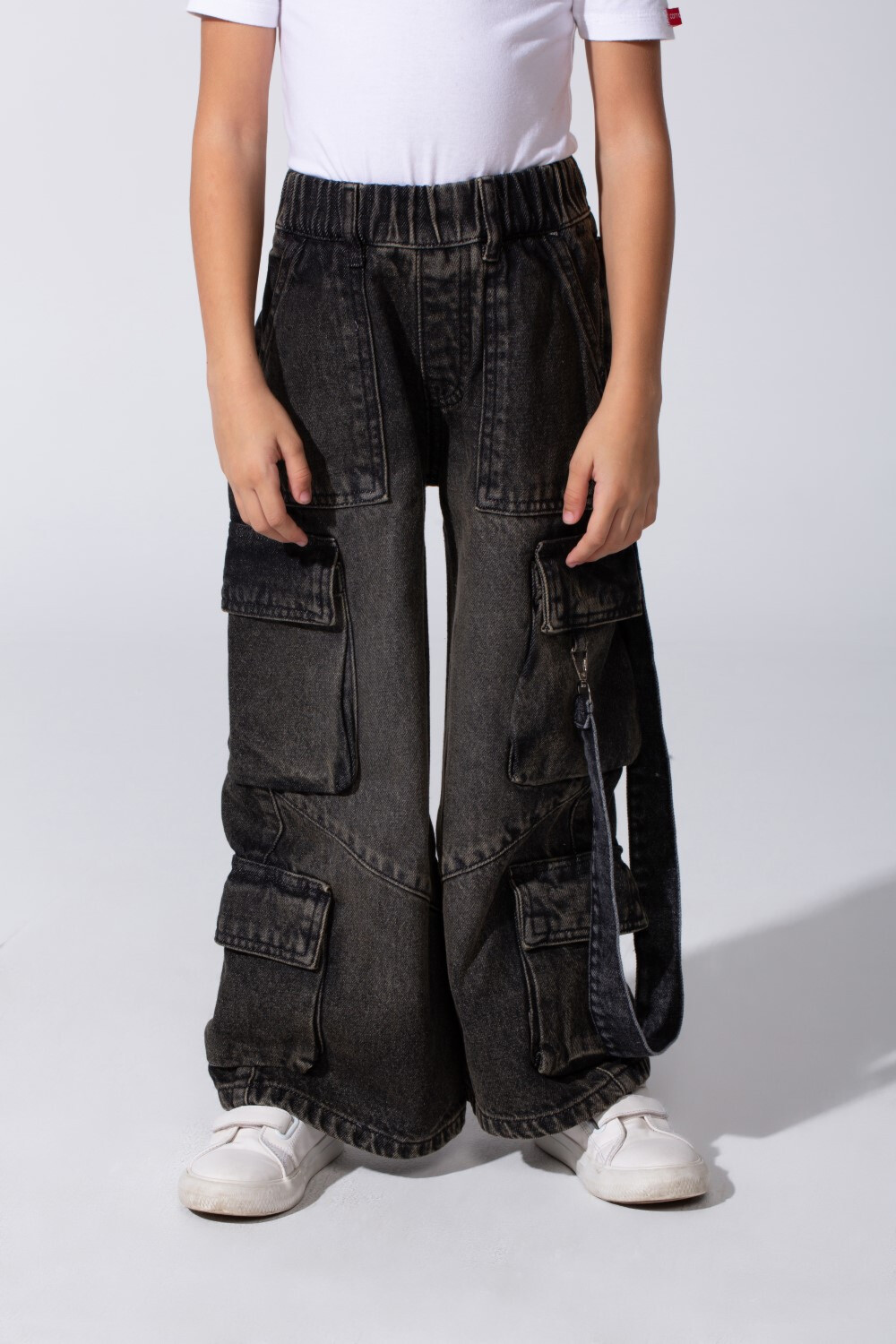 Girl's Cargo Jeans Pants With An Elastic Waistband And Modern Side Pockets