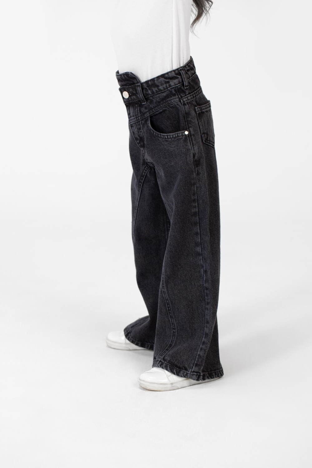 Girl's Wide Leg Jeans Pants With A Modern Side Zipper Pocket